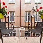 Rynok Square Center Two Bedroom Apartment! Апартаменти Львів