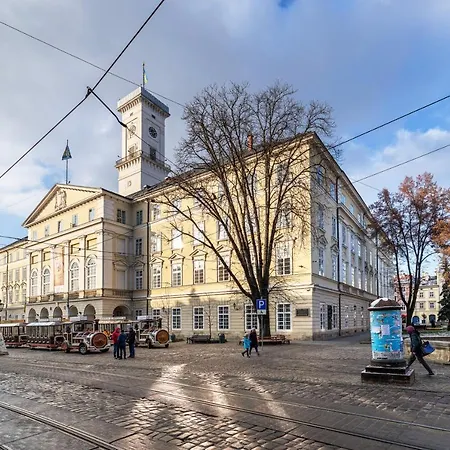 Rynok Square Center Two Bedroom Apartment! Львів