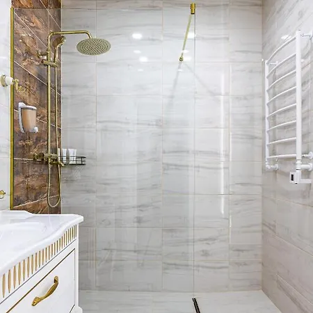 Rynok Square Center Two Bedroom Apartment! Apartment