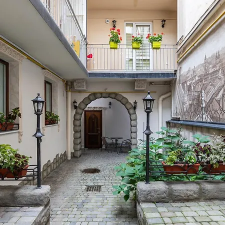 Апартаменти Rynok Square Center Two Bedroom Apartment! *