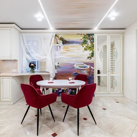 Rynok Square Center Two Bedroom Apartment! Апартаменти Львів
