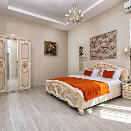Rynok Square Center Two Bedroom Apartment! Apartamento