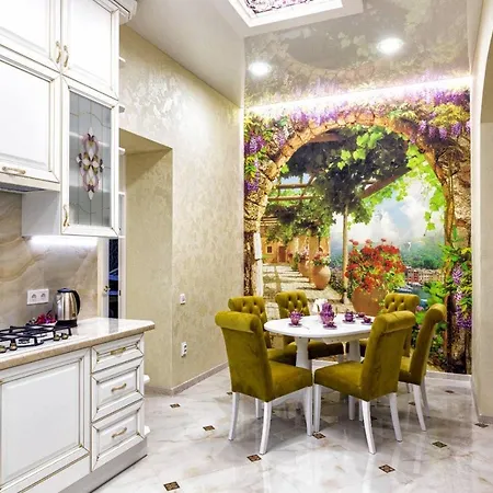 Апартаменти Rynok Square Center Two Bedroom Apartment!