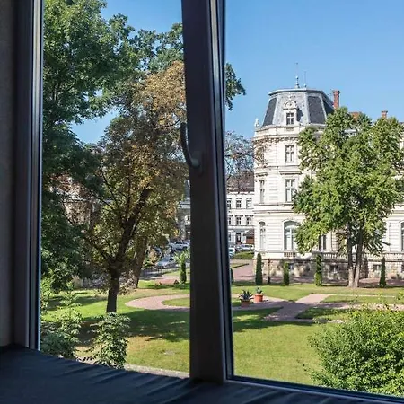 Apartamento Rynok Square Center Two Bedroom Apartment! *