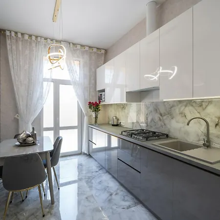 Rynok Square Center Two Bedroom Apartment! * Львів