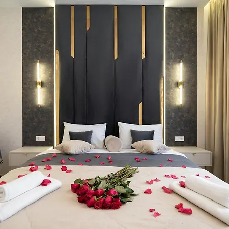 Апартаменти Rynok Square Center Two Bedroom Apartment!