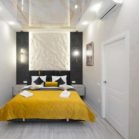 Rynok Square Center Two Bedroom Apartment! Appartamento Leopoli