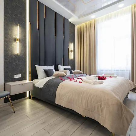 Rynok Square Center Two Bedroom Apartment! * Lemberg