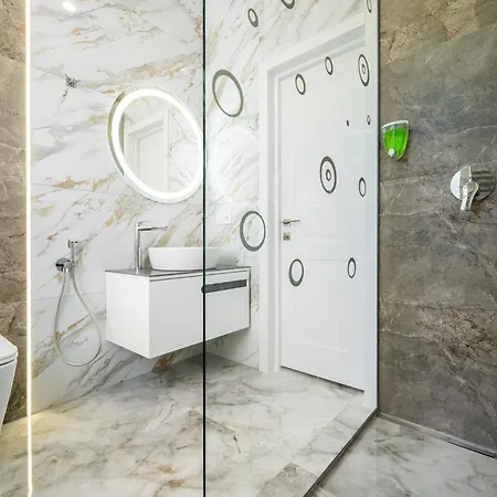 Apartamento Rynok Square Center Two Bedroom Apartment!