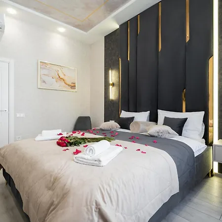 Rynok Square Center Two Bedroom Apartment! Апартаменти *
