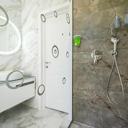 Apartamento Rynok Square Center Two Bedroom Apartment! *