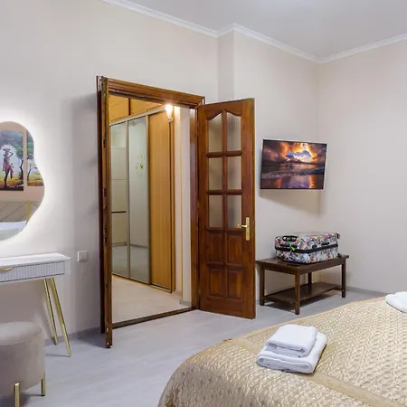 Rynok Square Center Two Bedroom Apartment! Διαμέρισμα