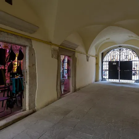 Rynok Square Center Two Bedroom Apartment! Διαμέρισμα Λβιβ