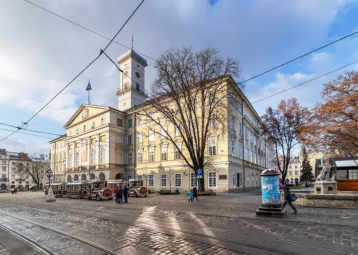 Rynok Square Center Two Bedroom Apartment! לבוב