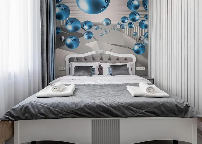 Rynok Square Center Two Bedroom Apartment! * Λβιβ