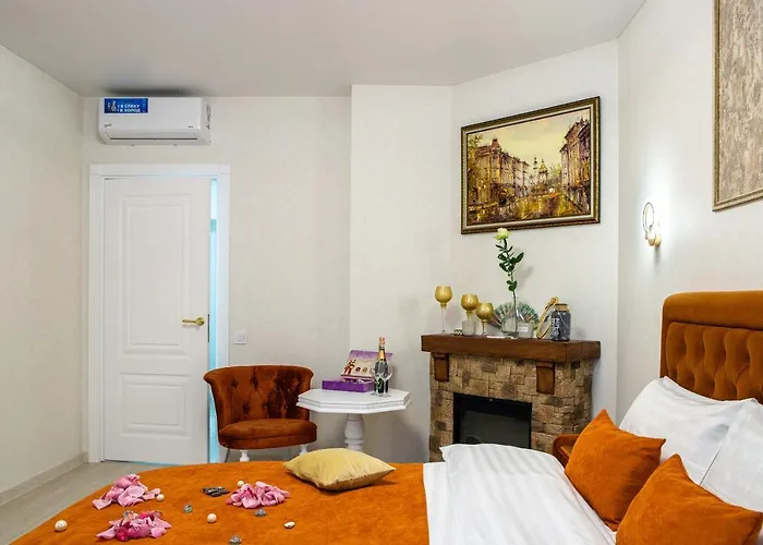 Rynok Square Center Two Bedroom Apartment! דירה לבוב