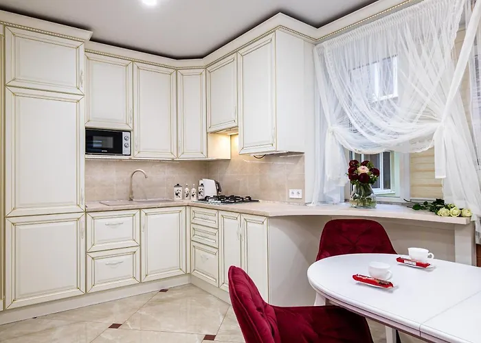 Rynok Square Center Two Bedroom Apartment! Lwów