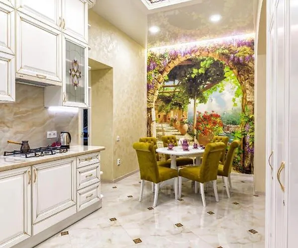 Διαμέρισμα Rynok Square Center Two Bedroom Apartment! Λβιβ