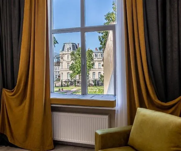 Rynok Square Center Two Bedroom Apartment! דירה לבוב