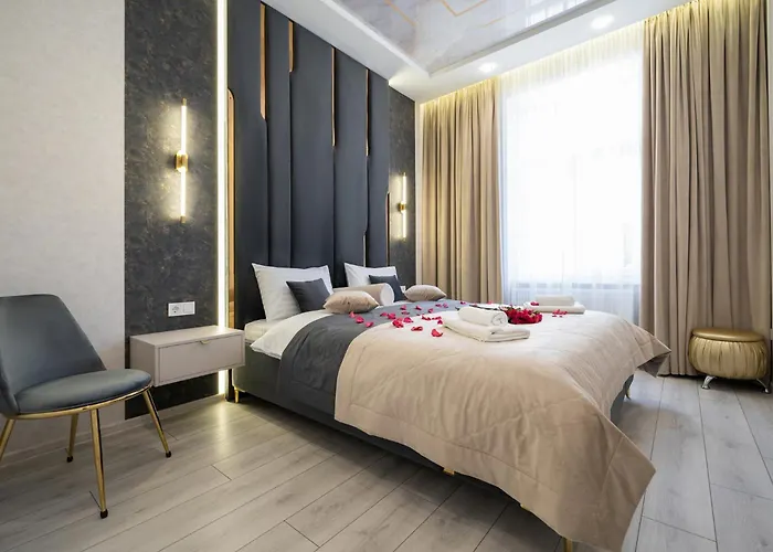 Rynok Square Center Two Bedroom Apartment! * לבוב