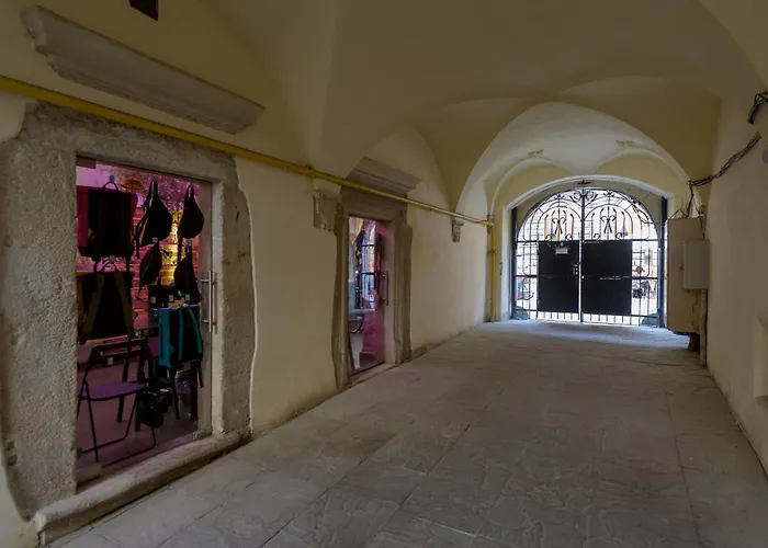 Rynok Square Center Two Bedroom Apartment! Apartament Lwów