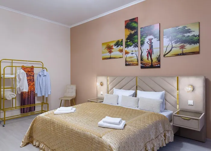 Rynok Square Center Two Bedroom Apartment! Lwów