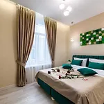 Rynok Square Center Two Bedroom Apartment! リヴィウ