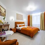 Rynok Square Center Two Bedroom Apartment! アパート *