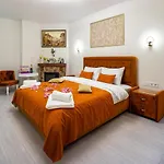 Rynok Square Center Two Bedroom Apartment! アパート *