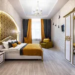 Rynok Square Center Two Bedroom Apartment! リヴィウ