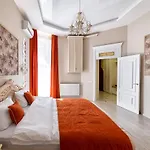 Rynok Square Center Two Bedroom Apartment! * リヴィウ