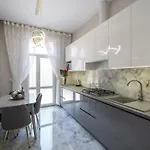 Rynok Square Center Two Bedroom Apartment! * リヴィウ